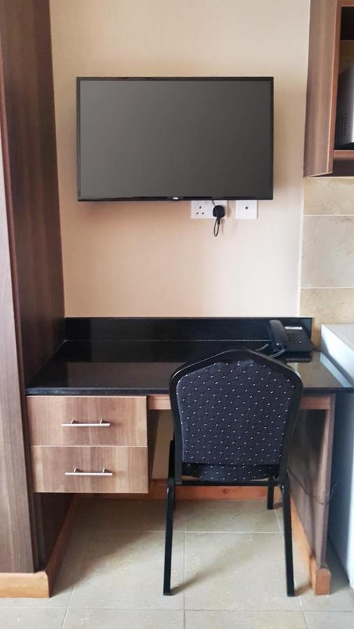 Nairobi West Suites Bagian luar foto